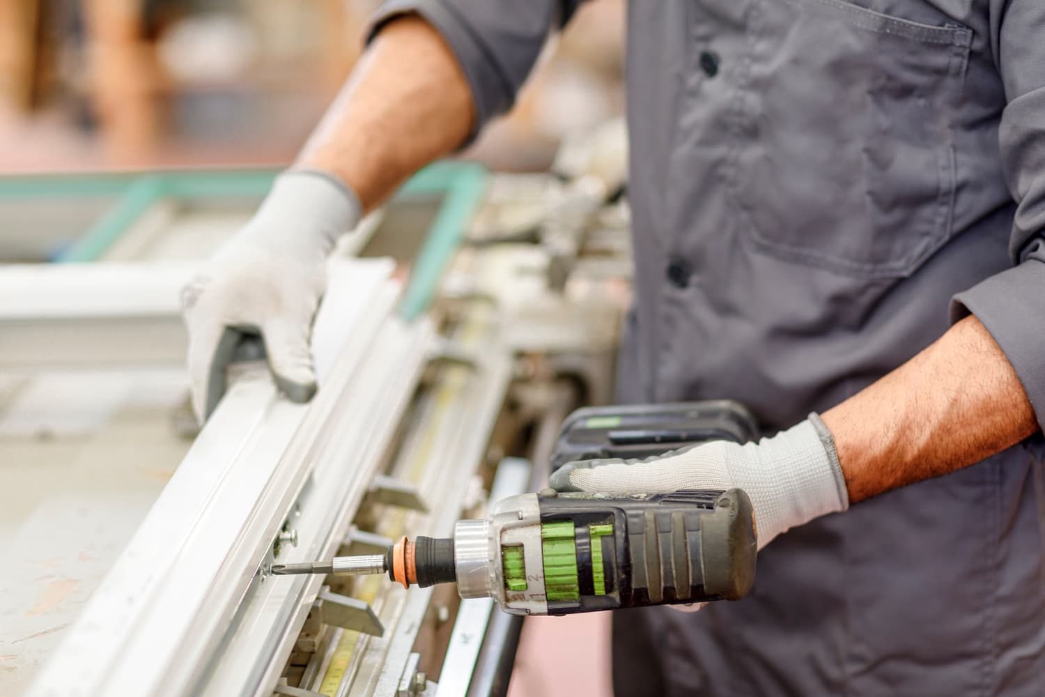 Fabricación, instalación y reparación de ventanas, persianas y productos de aluminio y PVC en Carballo